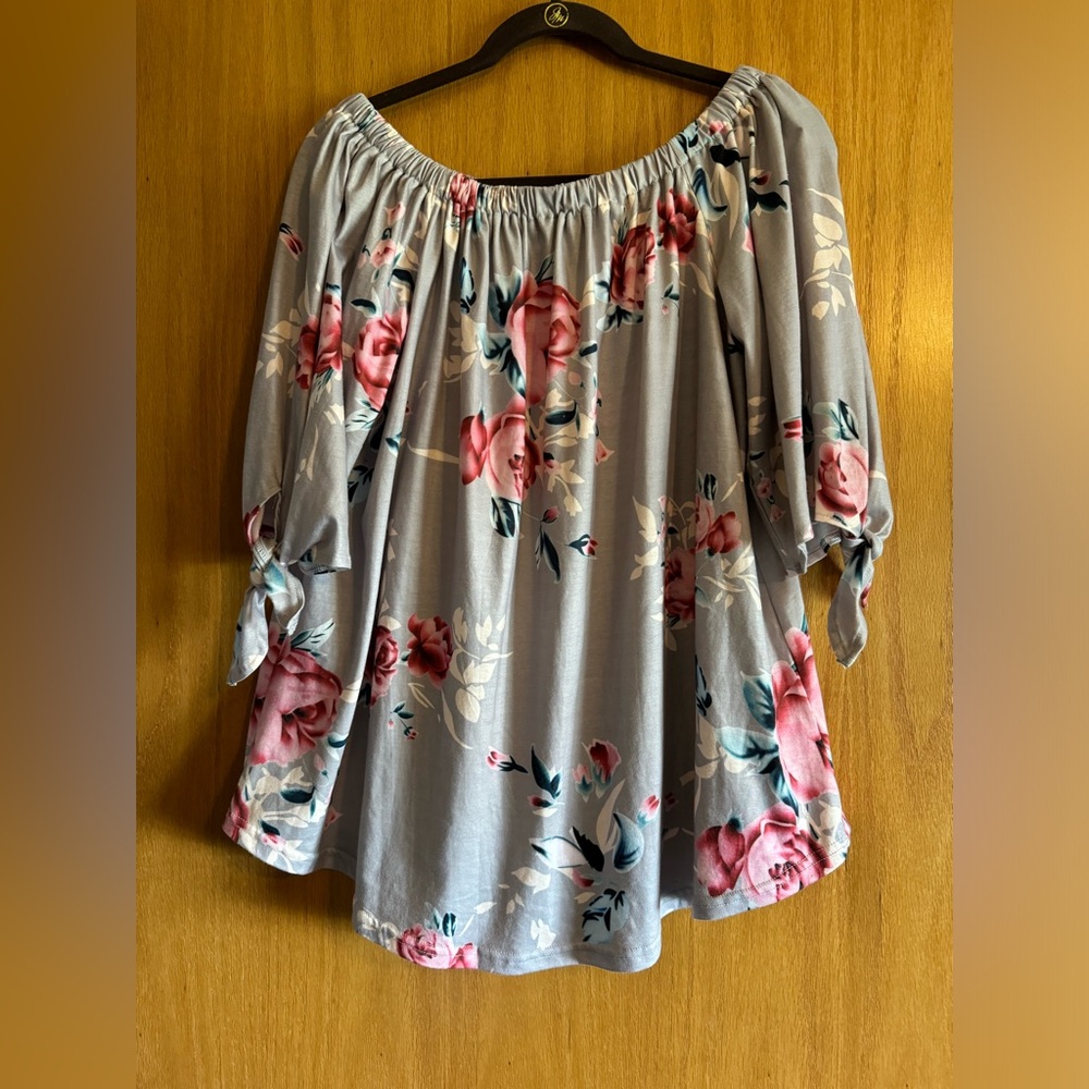 I Hippie Chic Shirt Women's XL Gray Floral Neck Short Sleeve Tie shirt